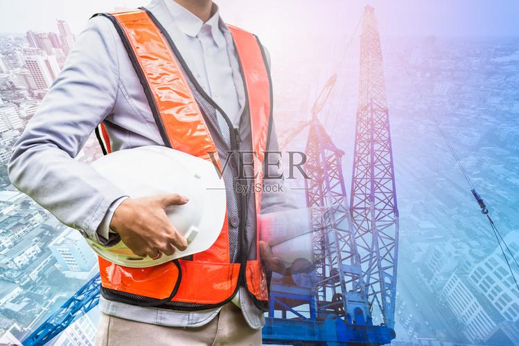 双曝光视角下的土建工程师 凝固在光影中的构筑者